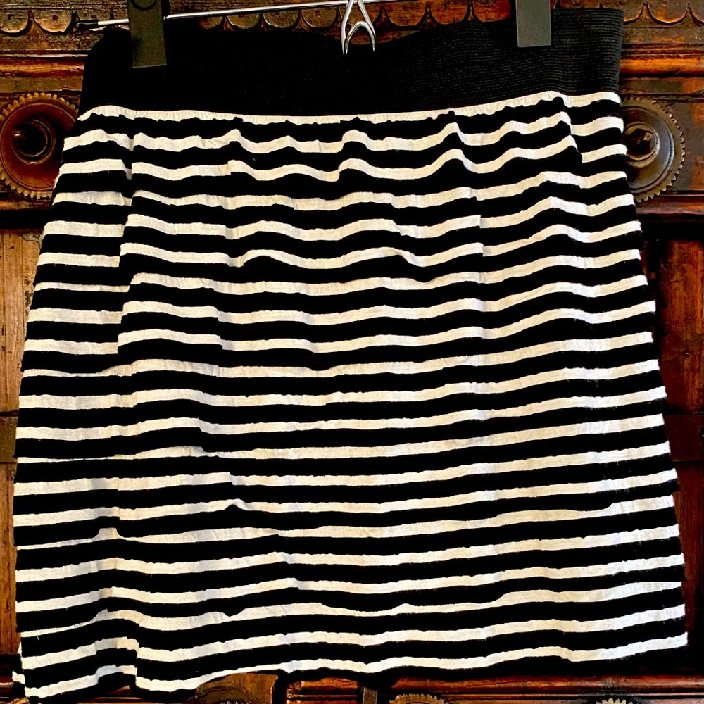 Charlotte Russe ruffled skirt black/white